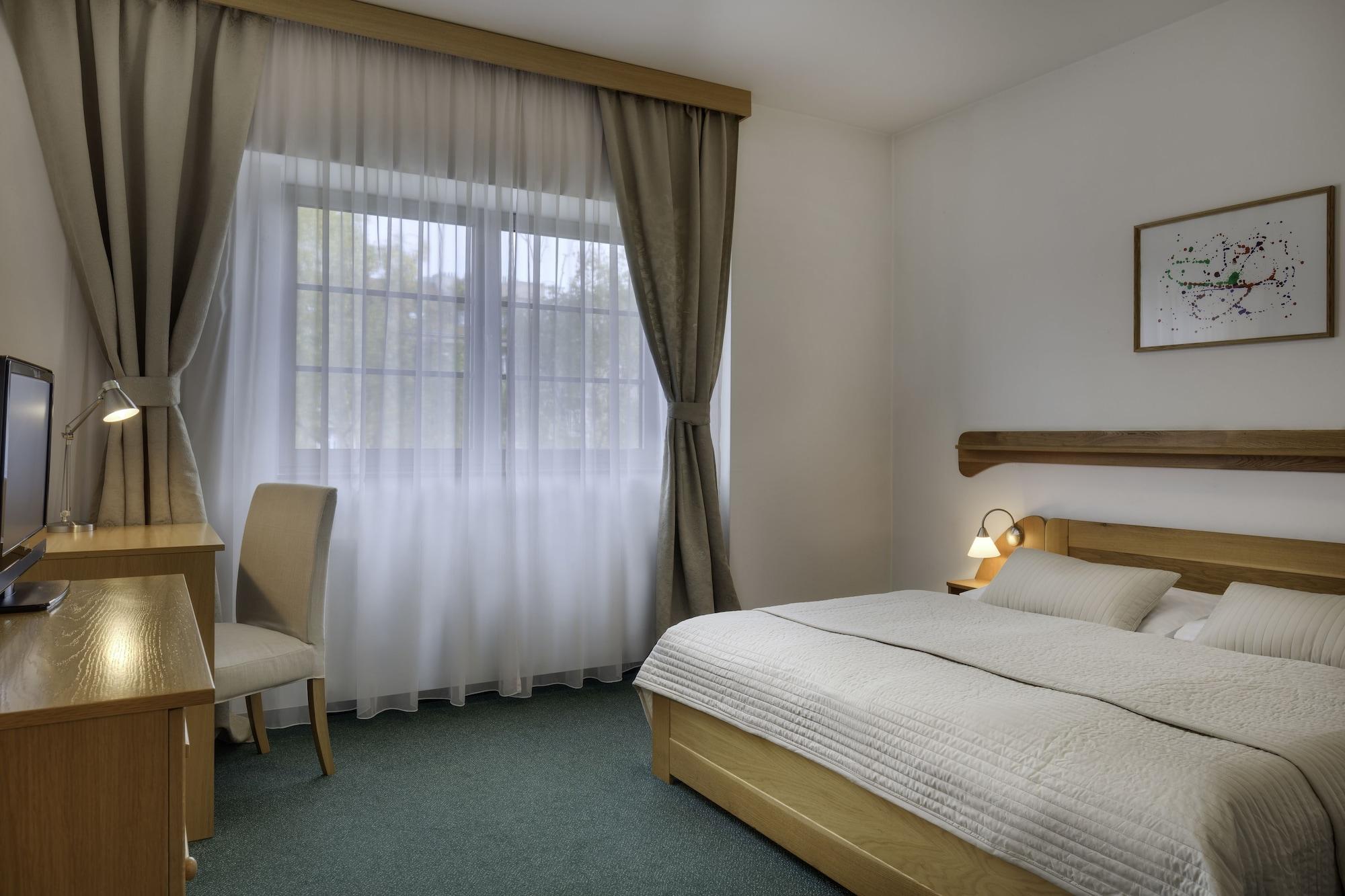 Hotel Oya Прага Экстерьер фото