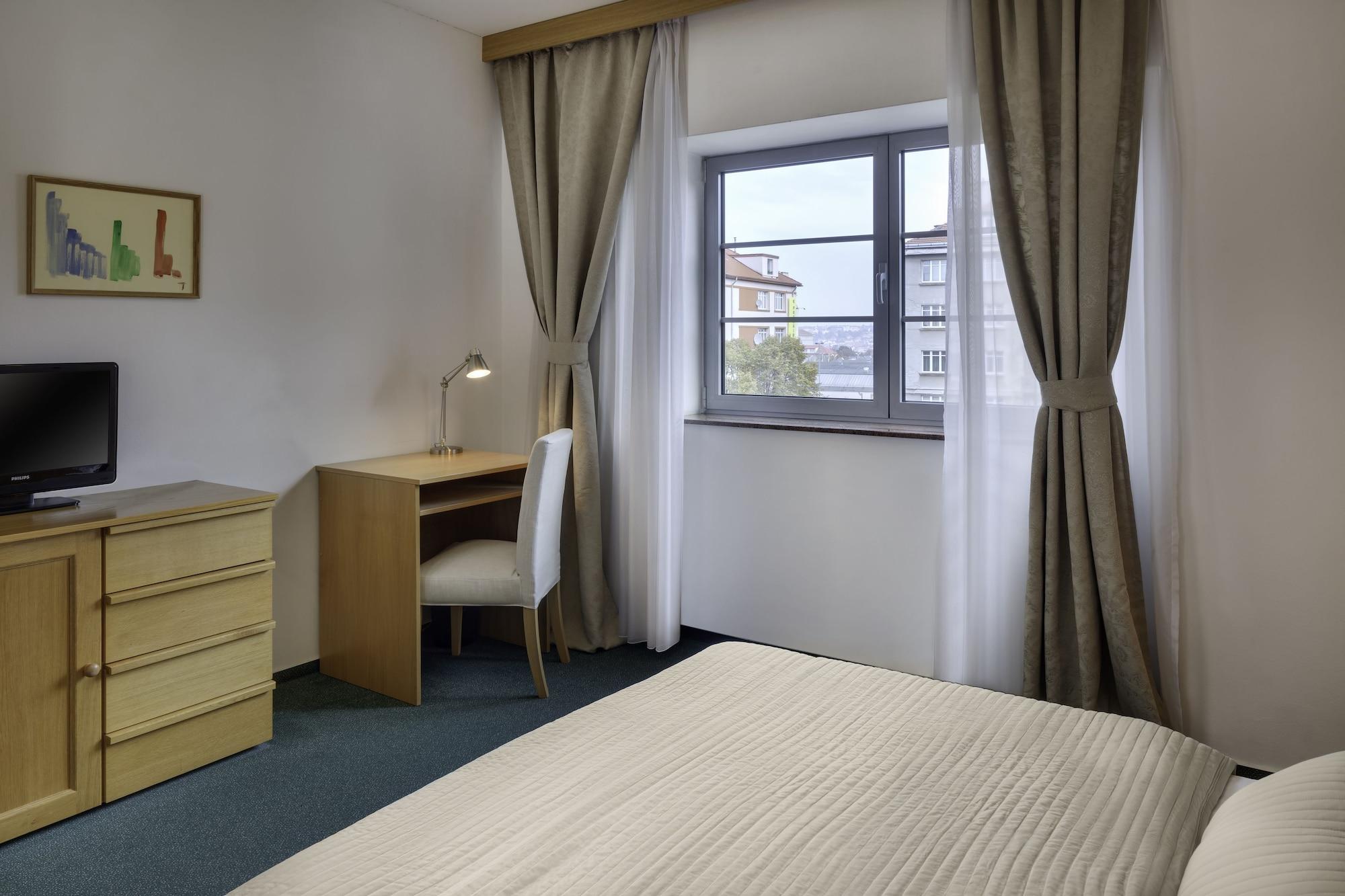 Hotel Oya Прага Экстерьер фото