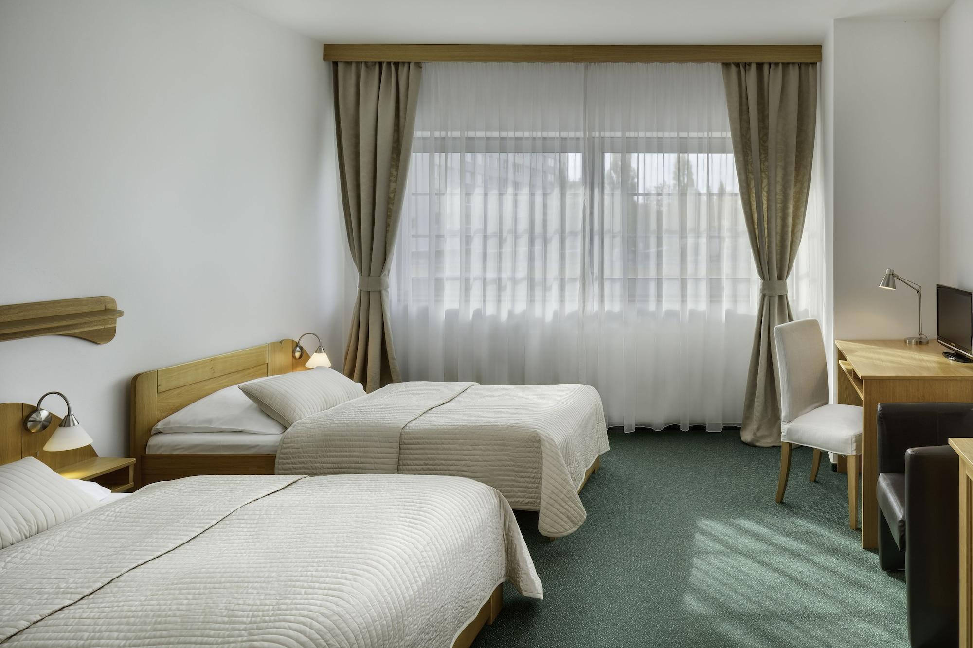 Hotel Oya Прага Экстерьер фото