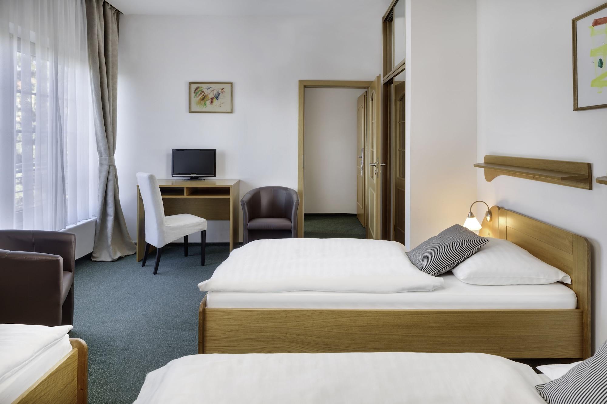 Hotel Oya Прага Экстерьер фото