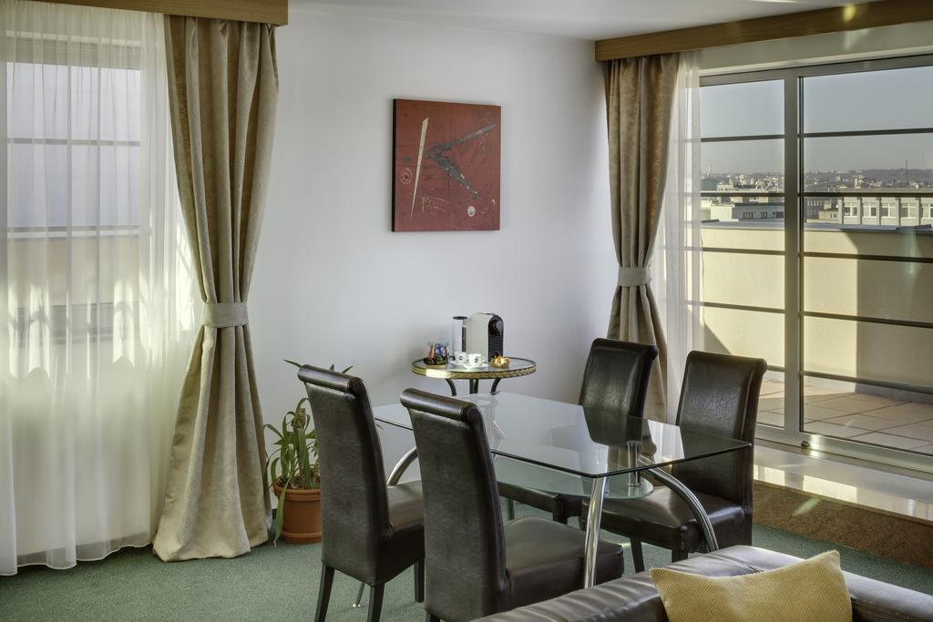Hotel Oya Прага Экстерьер фото
