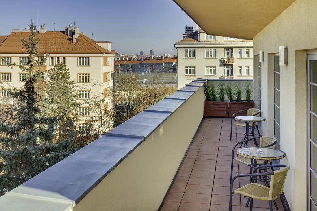 Hotel Oya Прага Экстерьер фото