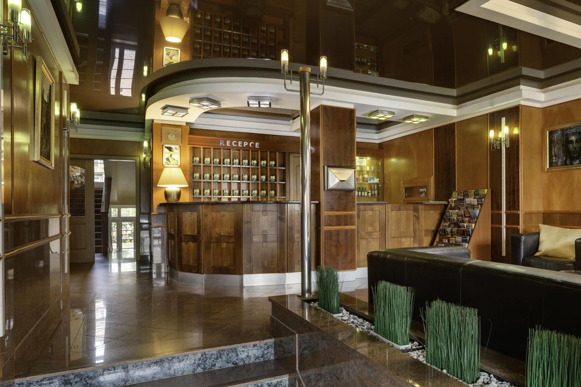 Hotel Oya Прага Экстерьер фото