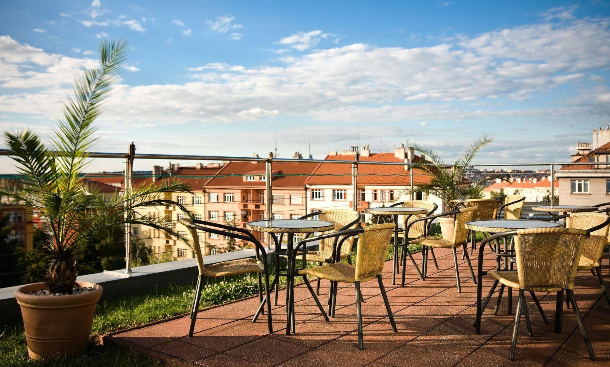 Hotel Oya Прага Экстерьер фото