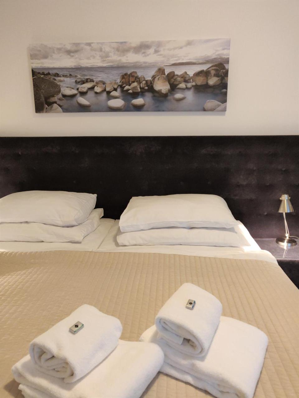 Hotel Oya Прага Экстерьер фото