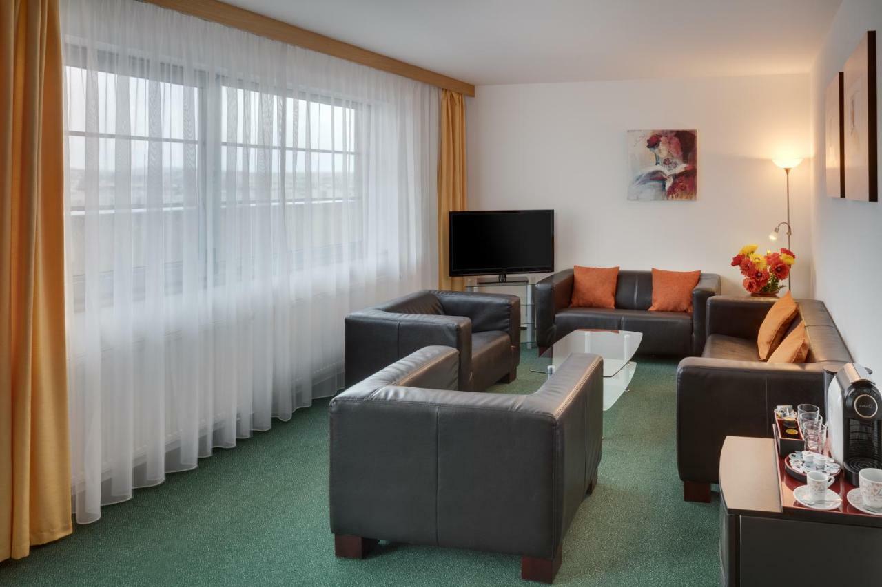 Hotel Oya Прага Экстерьер фото