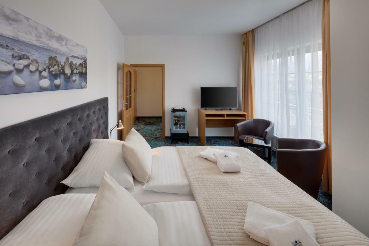 Hotel Oya Прага Экстерьер фото